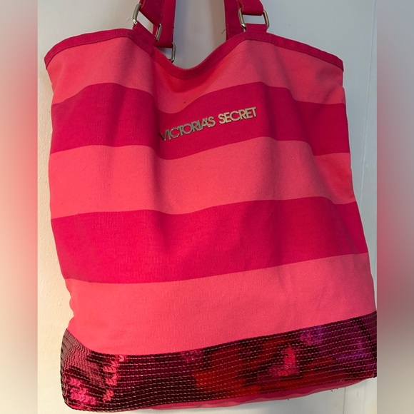 Victoria’s Secret Logo Beach Tote in Barbie Pink - Picture 7 of 8